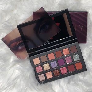 HUDA BEAUTY - Desert Dusk Eyeshadow Palette (NEW)